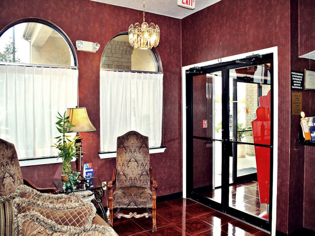 Super 8 By Wyndham San Antonio At I-10 Motel Exterior photo